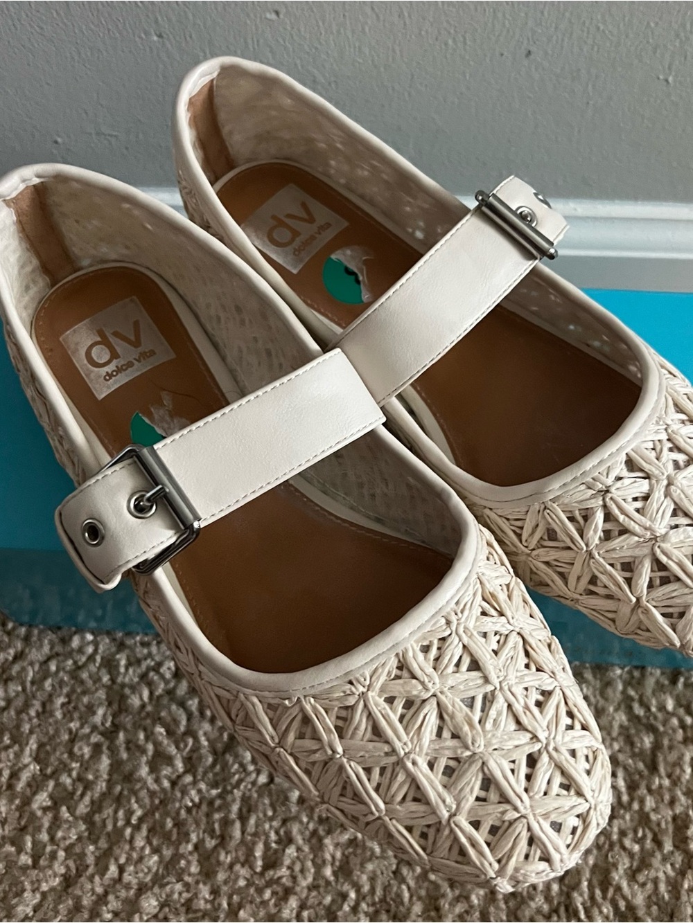 2 PAIRS FLATS SHOES LIKE NEW. CREAM BEIGE COLOR SIZE 8 - Picture 7 of 13